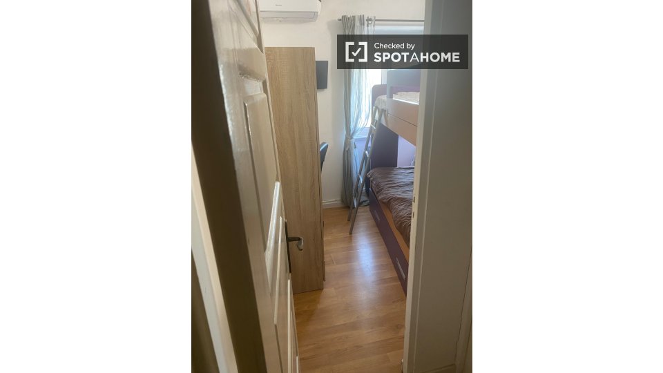 Double room Lisbon, 5 beds, 90m² — photo 37