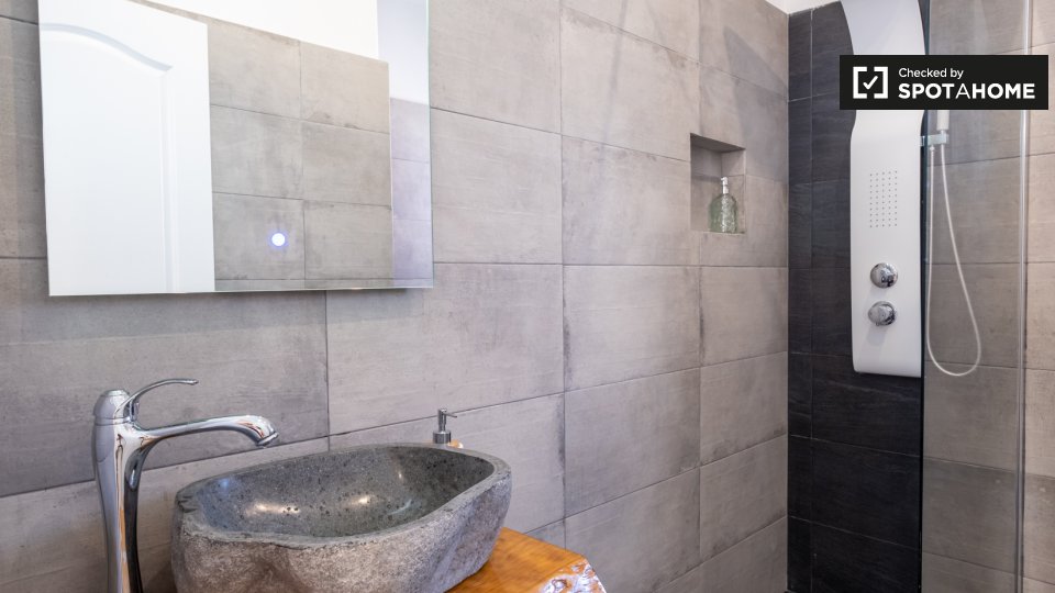 Double room Lisbon, 3 beds, 150m² — photo 10