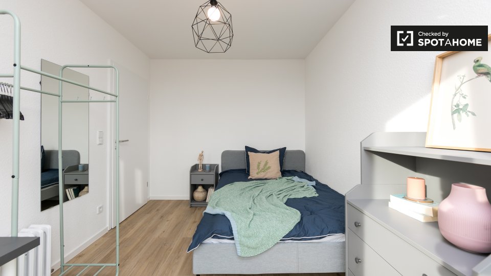 Double room Berlin, 6 beds, 190m² — photo 8