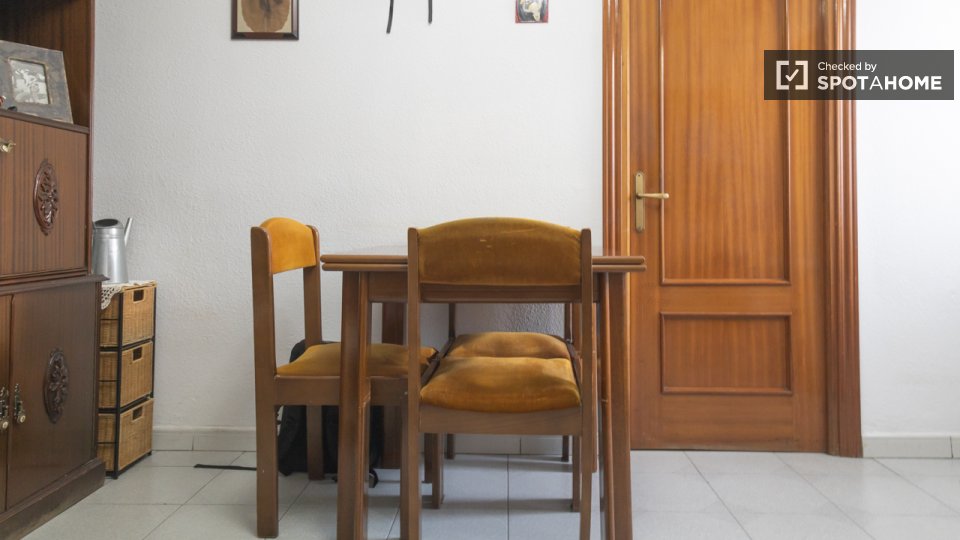 Double room Madrid, 3 beds — photo 17