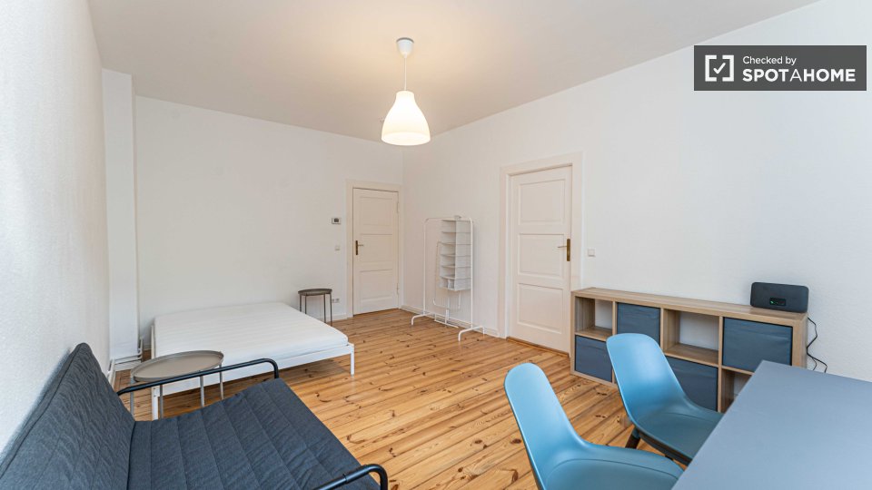 Double room Berlin, 3 beds, 73m² — photo 8