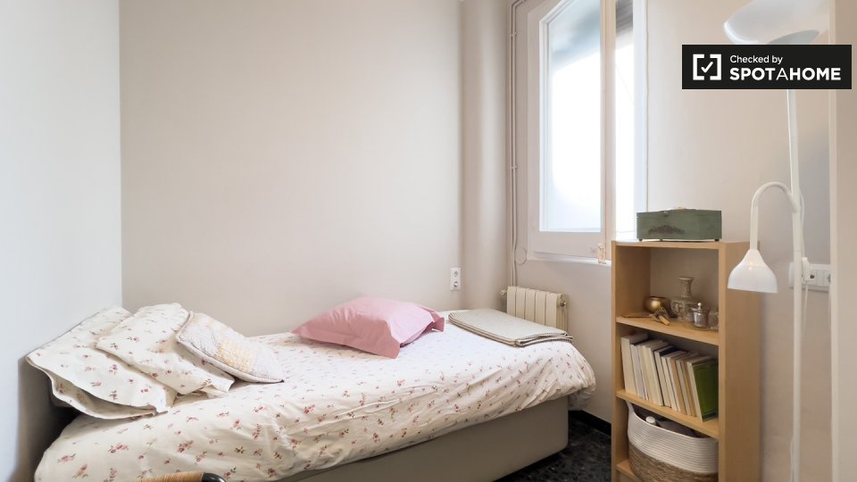 Double room Barcelona, 3 beds, 100m² — photo 1