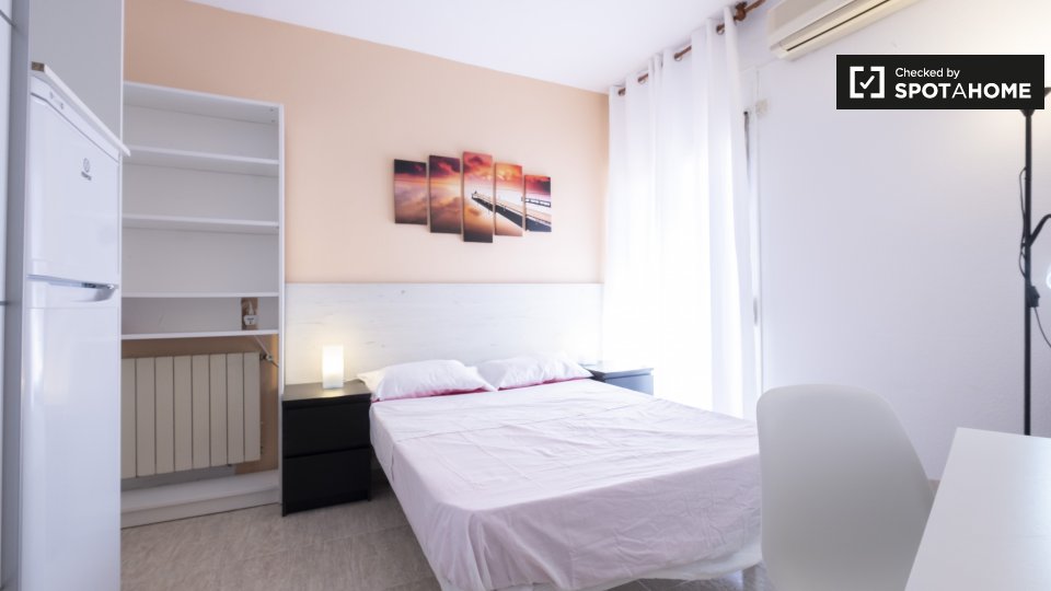 Double room Madrid, 4 beds, 80m² — photo 3