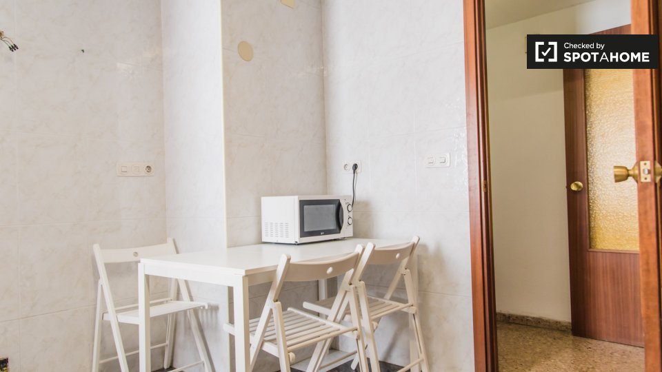 Double room Valencia, 5 beds, 160m² — photo 9