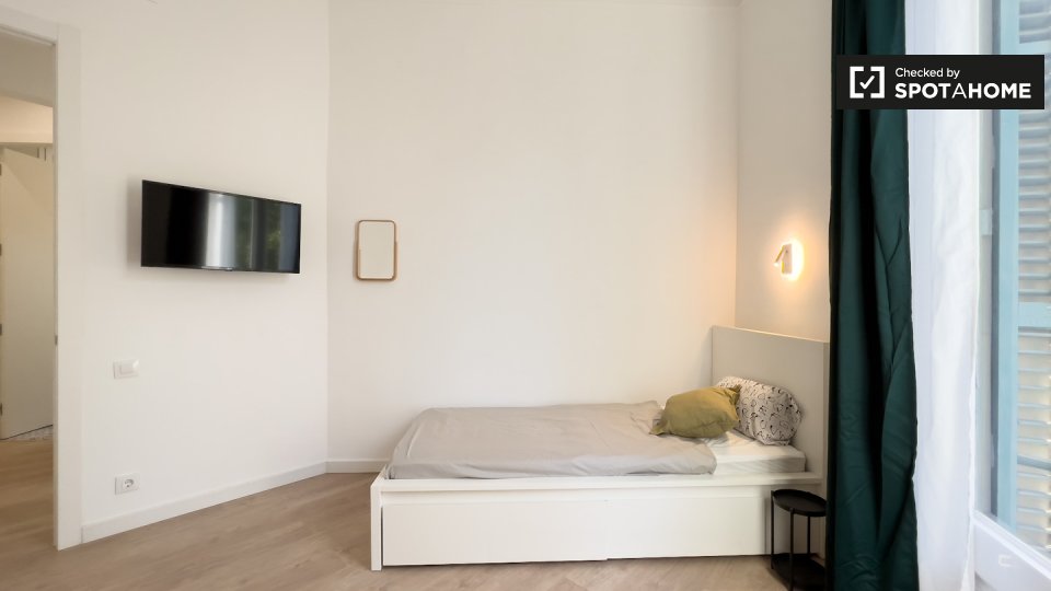 Double room Barcelona, 7 beds, 125m² — photo 9