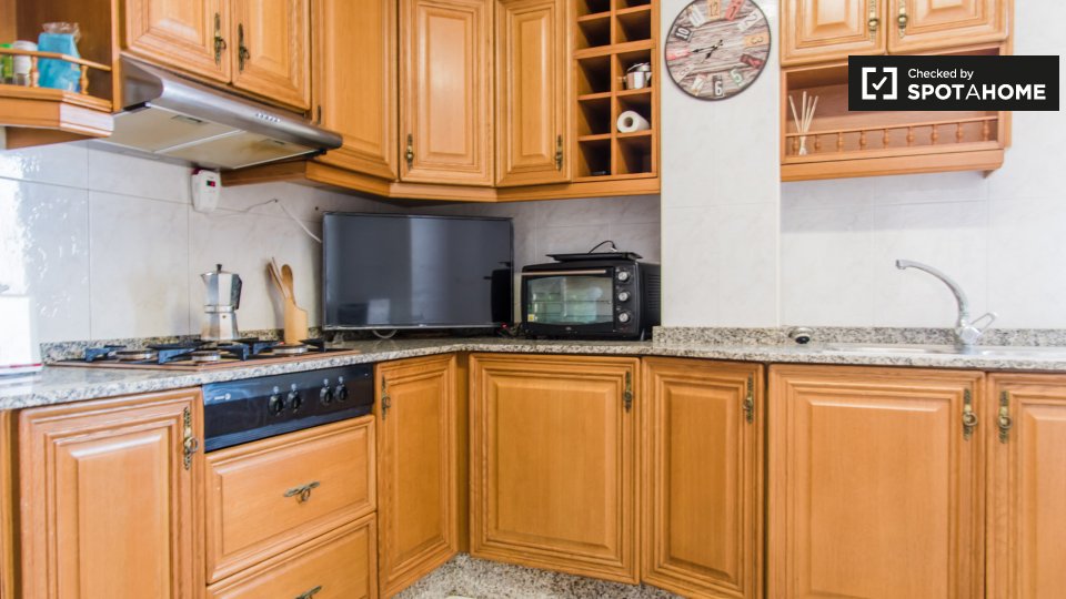 Double room Valencia, 5 beds, 160m² — photo 6