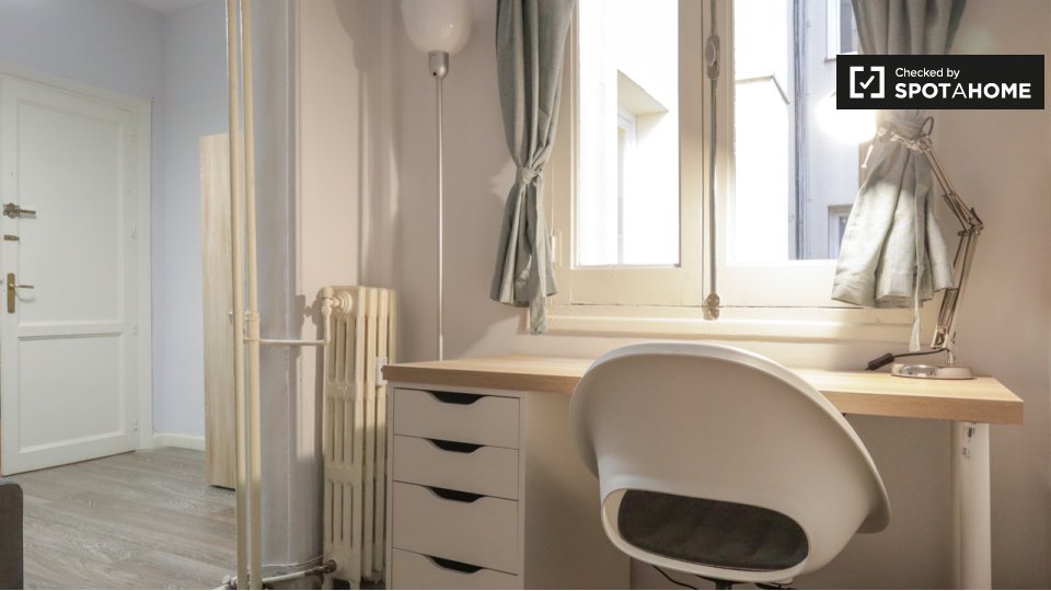 Double room Madrid, 5 beds, 120m² — photo 8