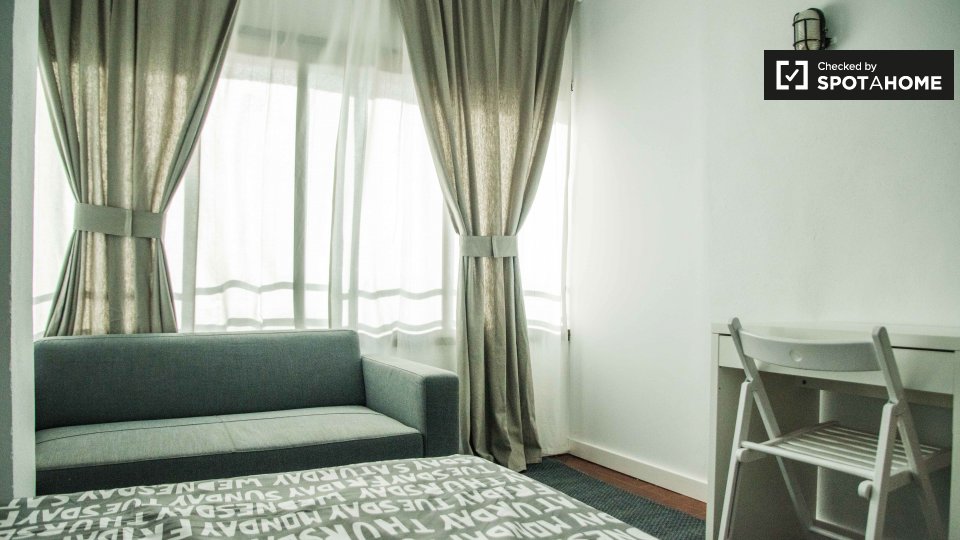 Double room Valencia, 6 beds, 140m² — photo 4