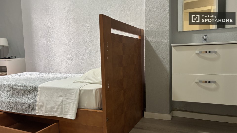 Double room Lisbon, 4 beds, 85m² — photo 21