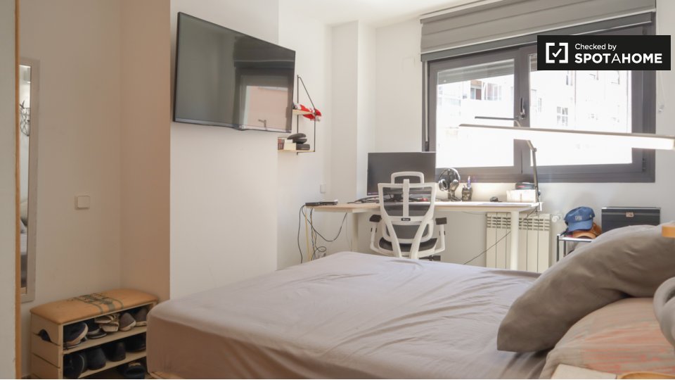 Double room Madrid, 2 beds — photo 10