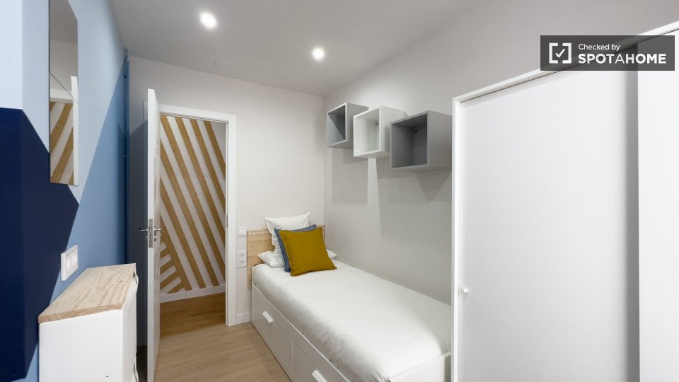 Double room Barcelona, 5 beds — photo 15