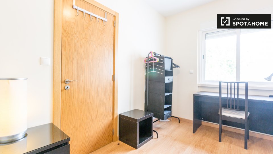 Apartment Lisbon, 2 beds, 58m² — photo 12