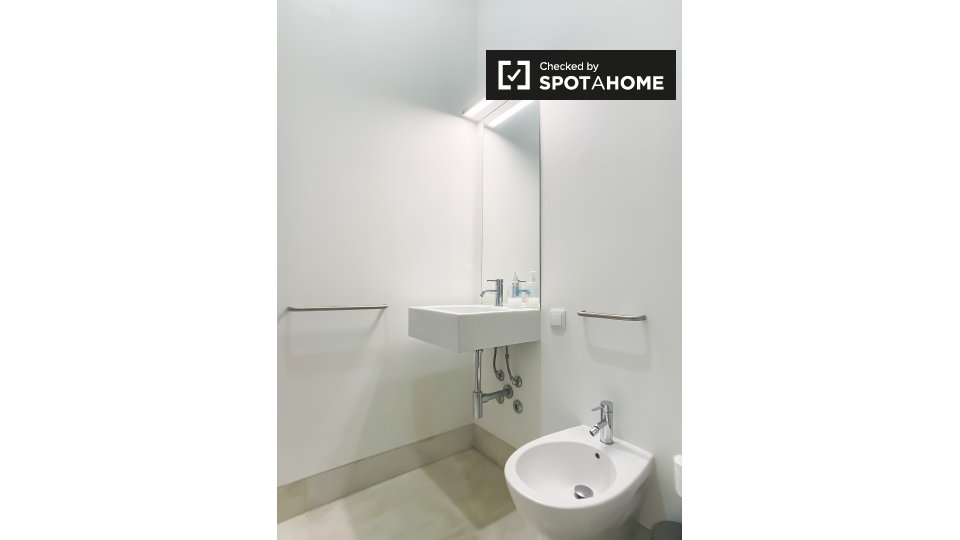 Apartment Lisbon, 1 bed, 63m² — photo 4