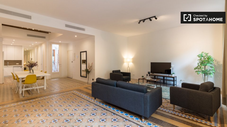 Apartment Barcelona, 3 beds, 140m² — photo 1