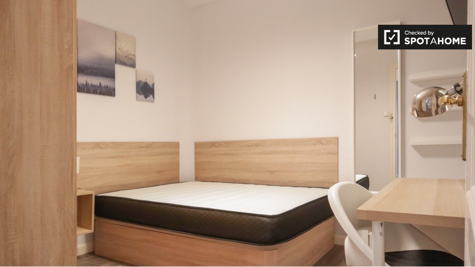 Double room Madrid, 5 beds, 120m² — photo 12