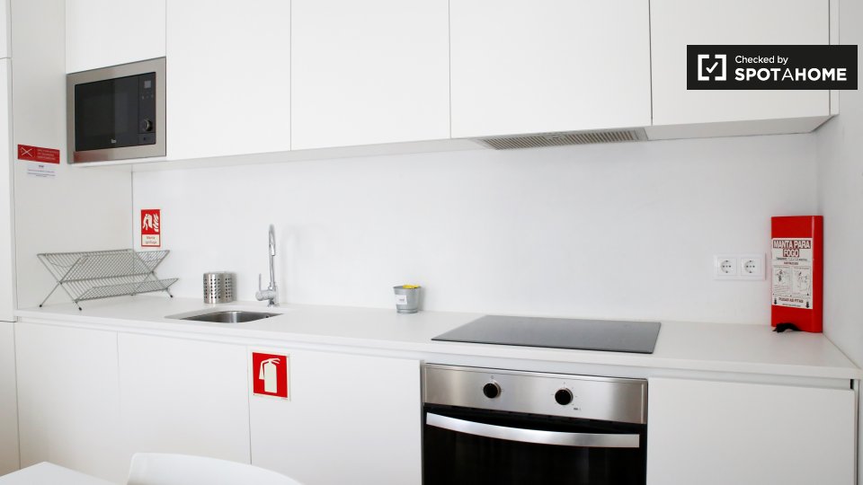 Apartment Lisbon, 3 beds, 100m² — photo 8