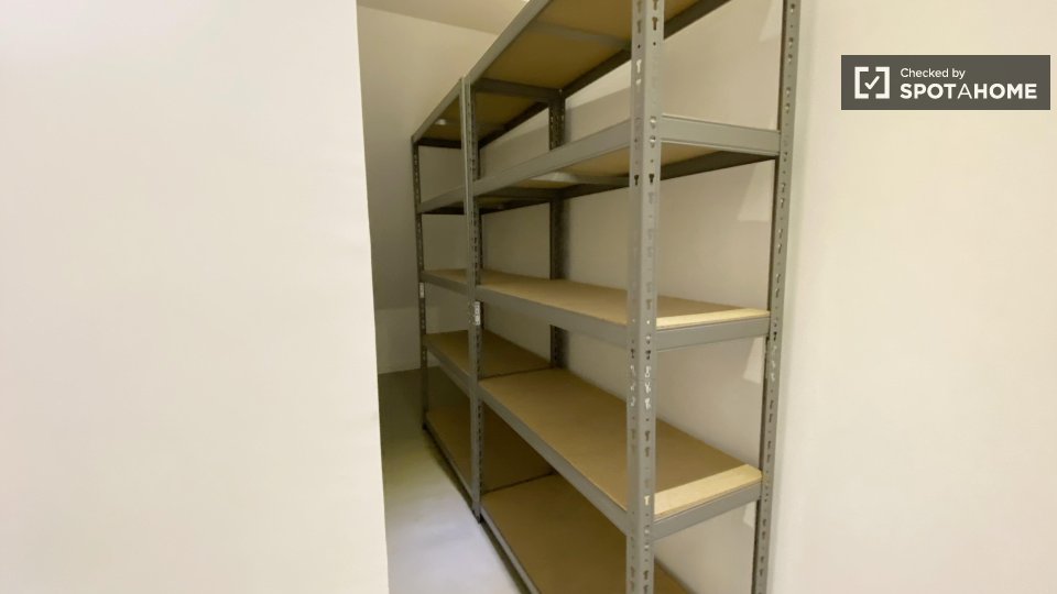 Apartment Lisbon, 2 beds, 117m² — photo 33