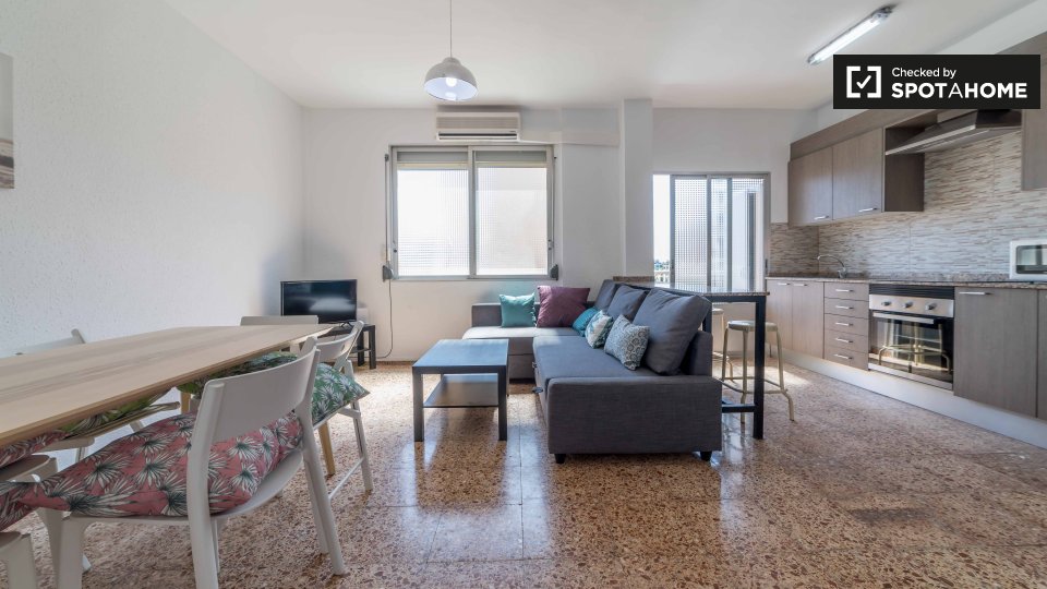 Apartment Valencia, 3 beds, 77m² — photo 1