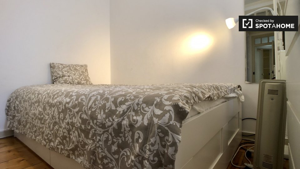 Double room Lisbon, 4 beds, 80m² — photo 8
