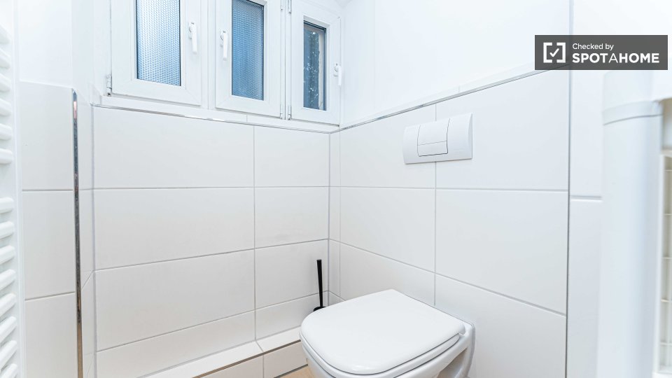 Double room Berlin, 3 beds, 73m² — photo 4