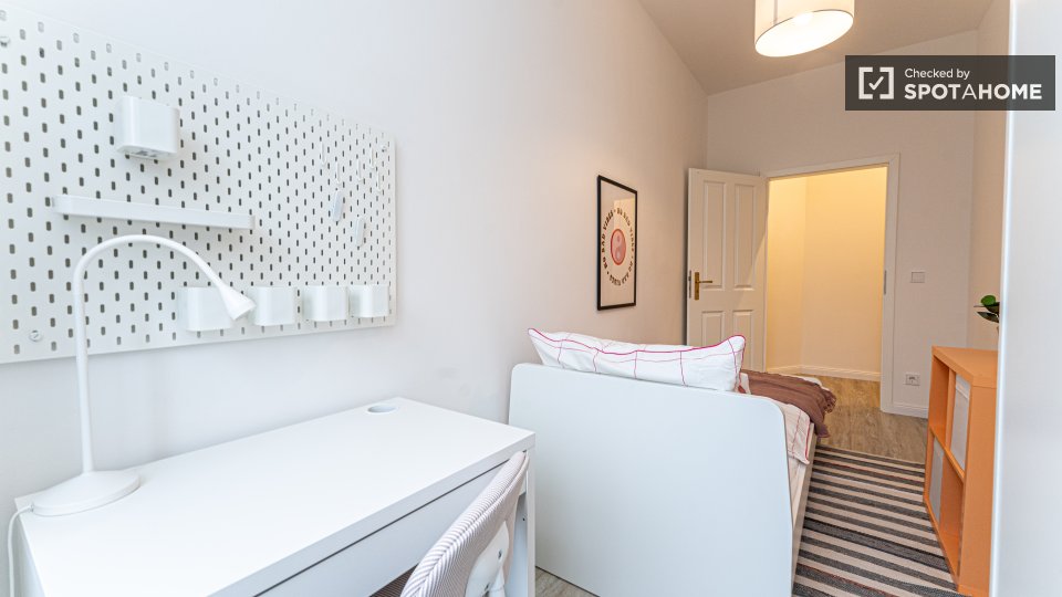 Double room Berlin, 6 beds, 101m² — photo 4
