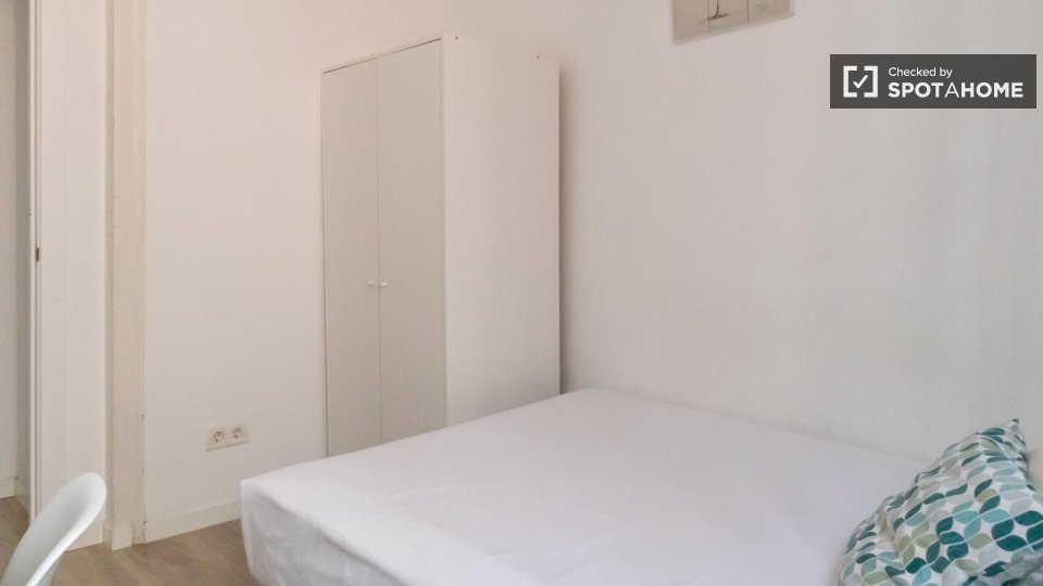 Double room Madrid, 5 beds, 100m² — photo 46