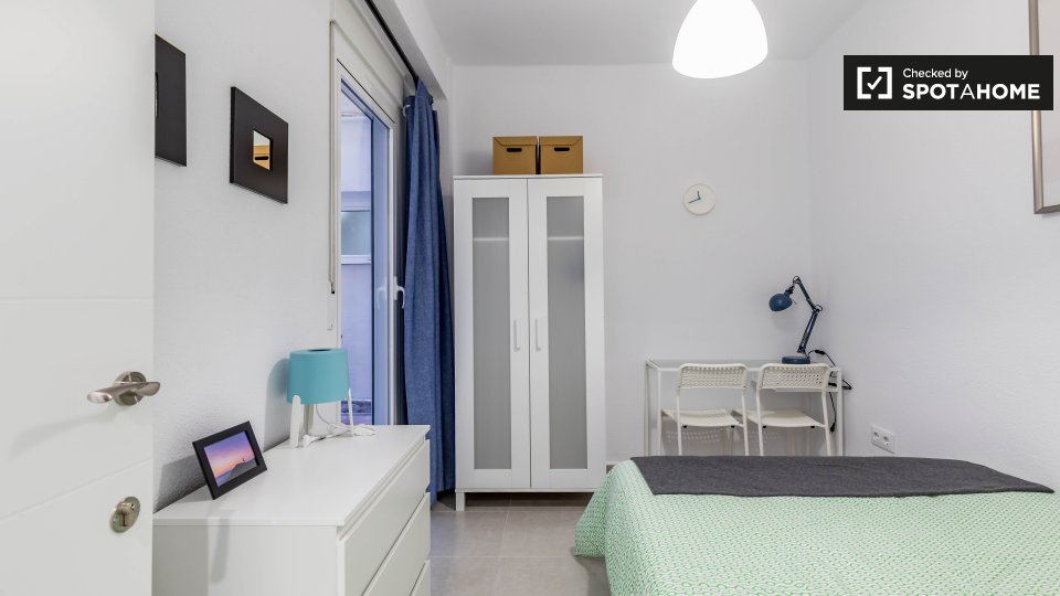 Double room Valencia, 3 beds — photo 19