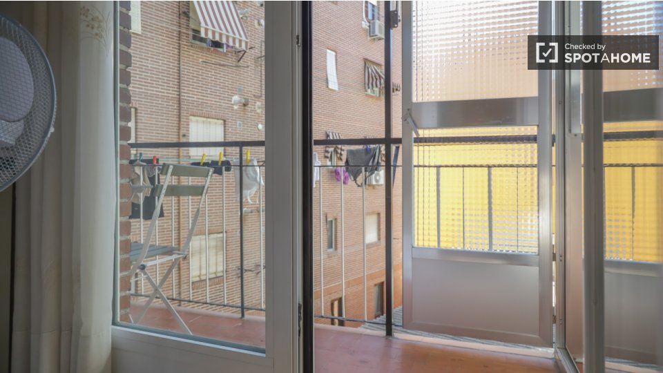Double room Madrid, 5 beds, 140m² — photo 14