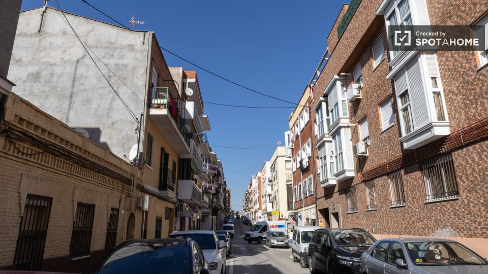 Double room Madrid, 2 beds — photo 16