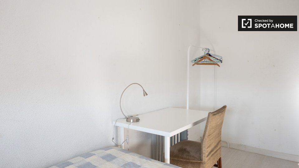 Double room Madrid, 4 beds, 70m² — photo 3