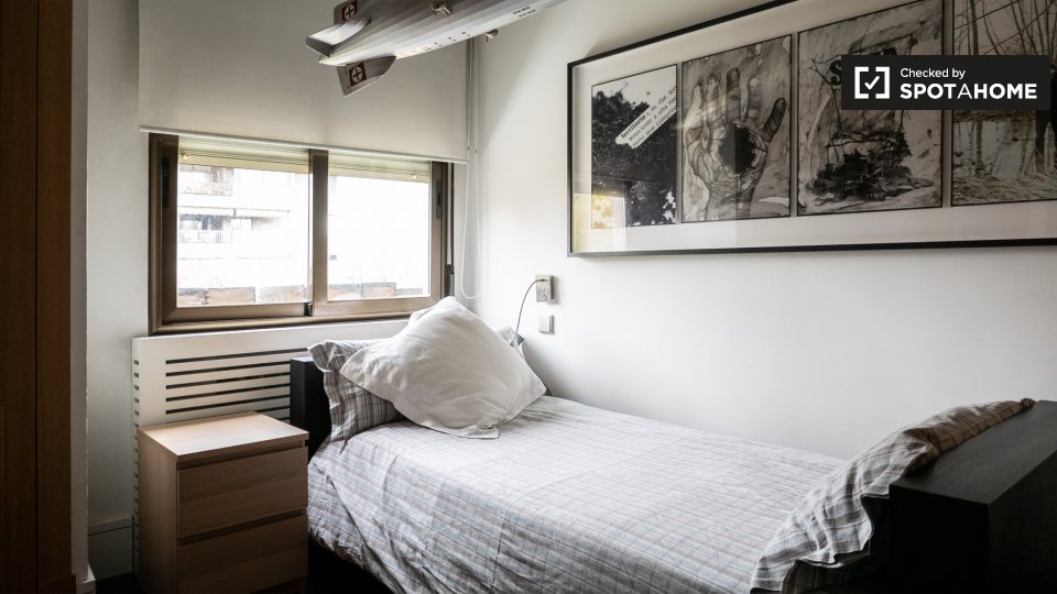 Double room Madrid, 5 beds, 200m² — photo 3