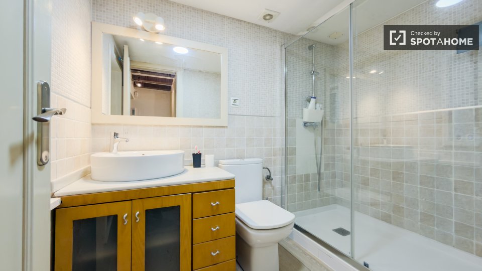 Double room Barcelona, 3 beds, 68m² — photo 20