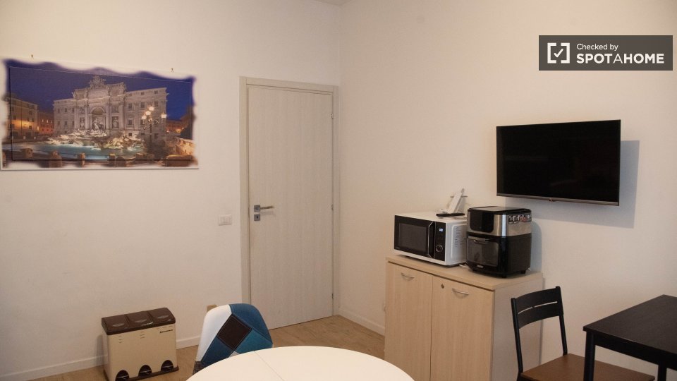 Double room Rome, 1 bed, 108m² — photo 12