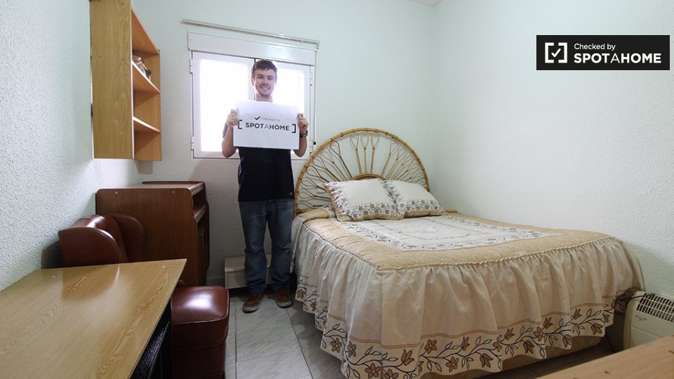 Double room Madrid, 3 beds, 80m² — photo 6