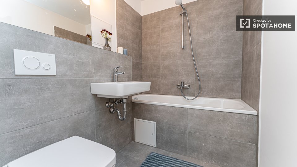 Double room Berlin, 9 beds, 158m² — photo 11