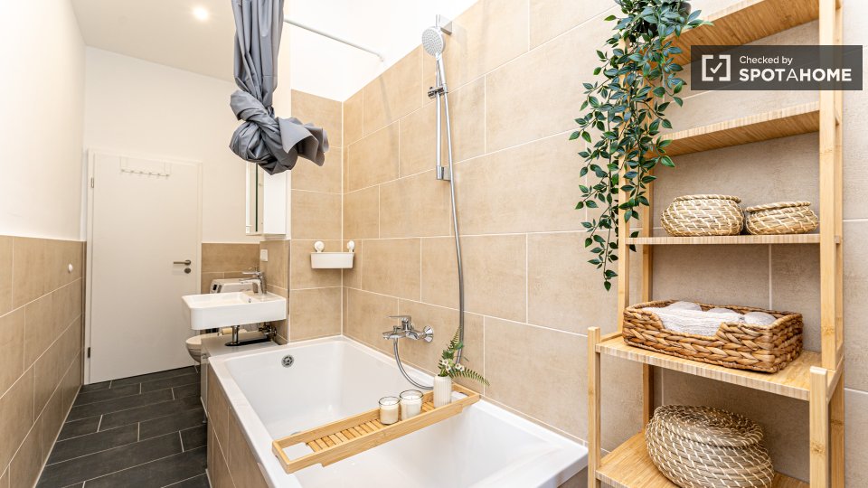 Double room Berlin, 4 beds, 57m² — photo 8