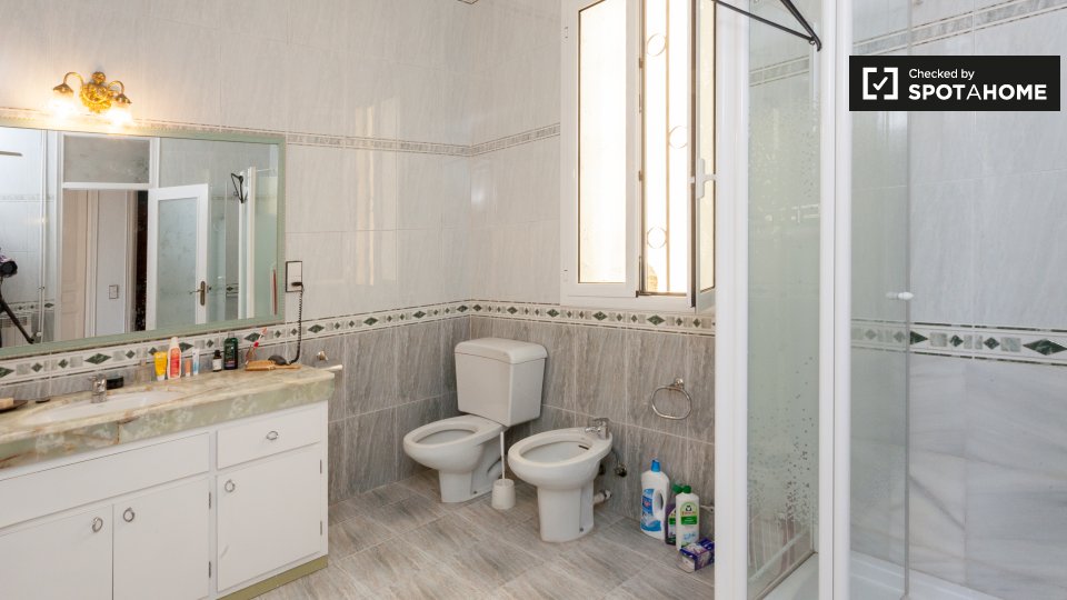 Double room Barcelona, 7 beds, 195m² — photo 10
