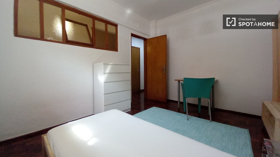 Apartment Lisbon, 3 beds, 75m² — photo 9