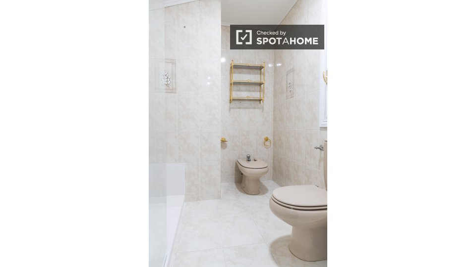 Double room Madrid, 14 beds — photo 5