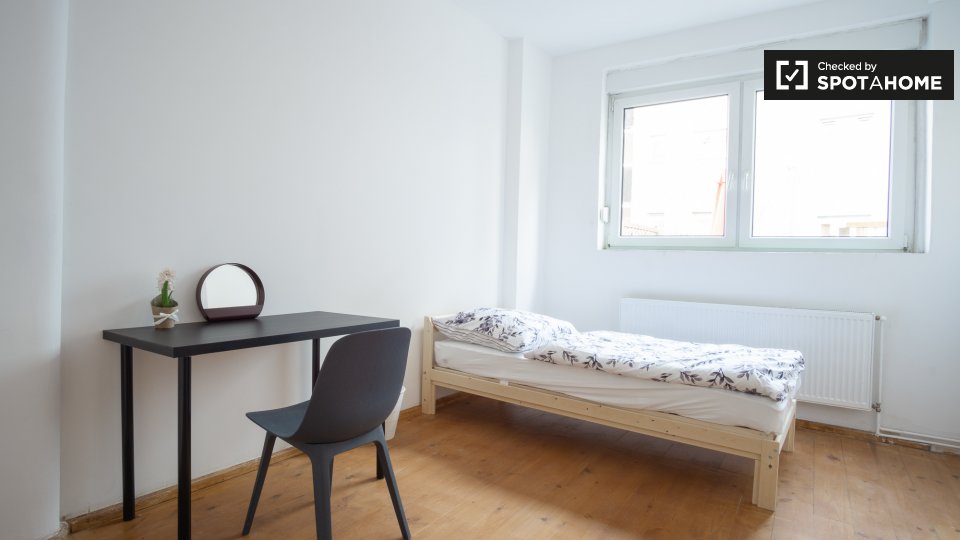 Double room Berlin, 13 beds, 200m² — photo 10