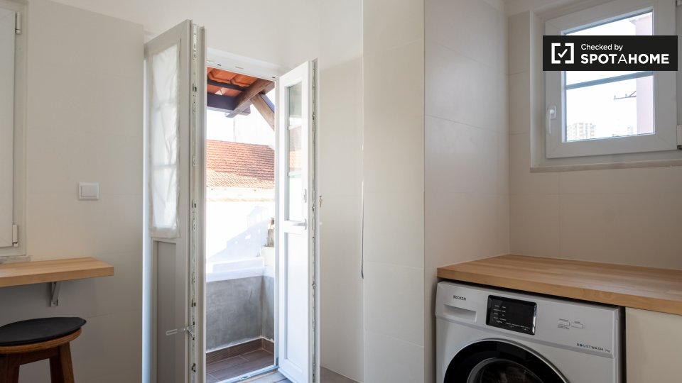 Double room Lisbon, 3 beds, 150m² — photo 6