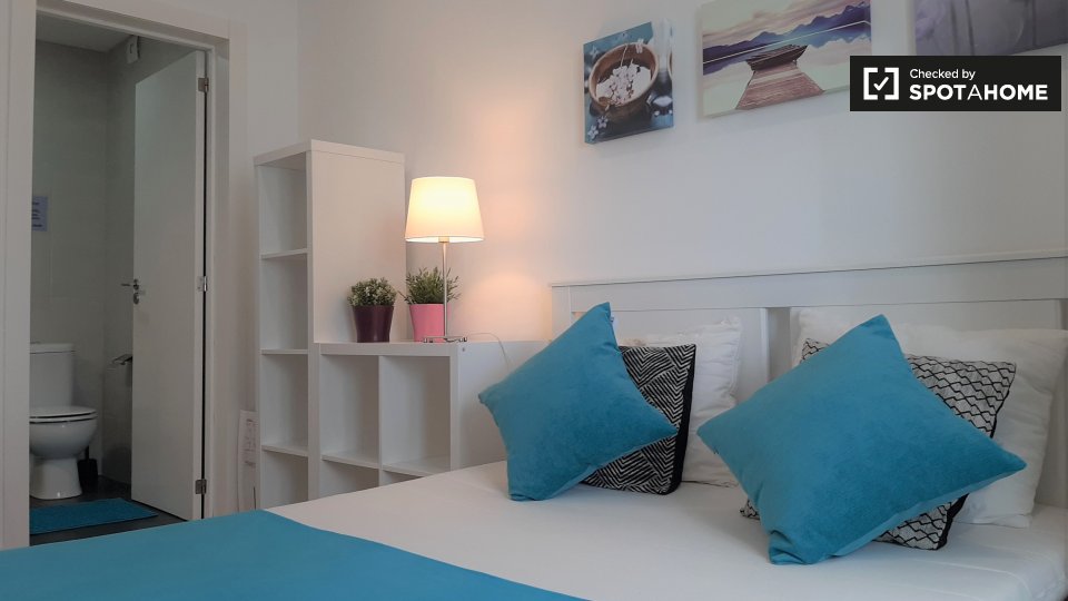 Double room Lisbon, 4 beds, 100m² — photo 24