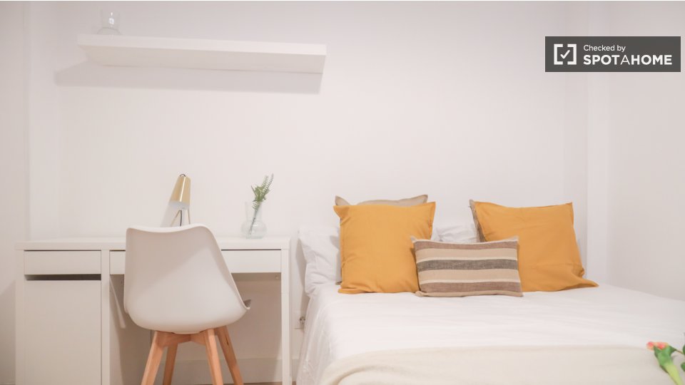 Double room Madrid, 6 beds, 130m² — photo 15