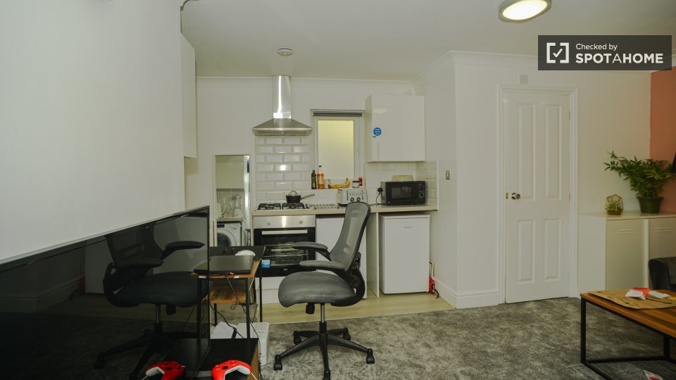 Apartment London, 2 beds — photo 8