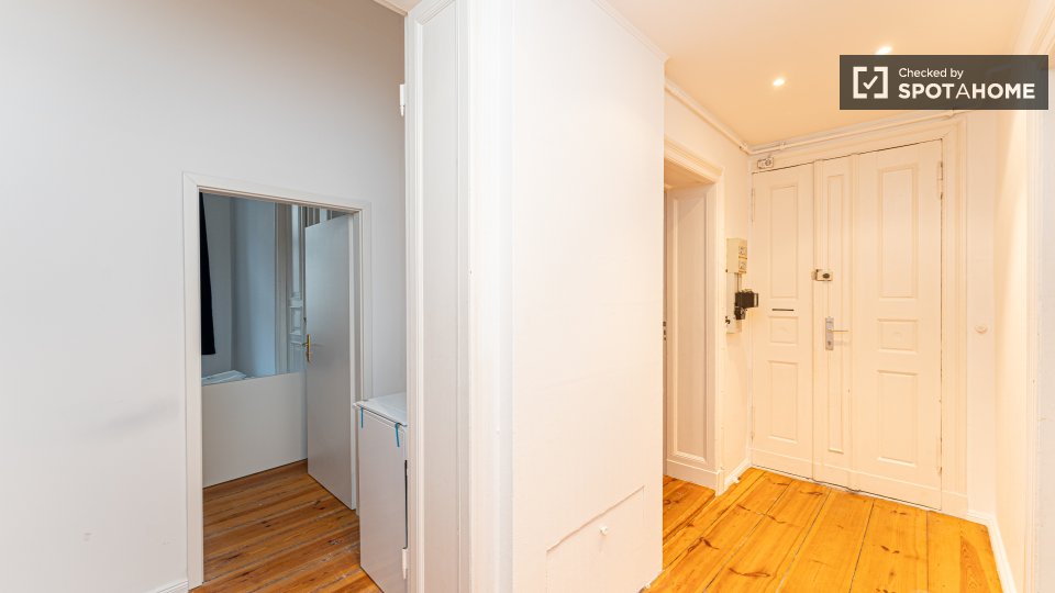 Double room Berlin, 5 beds, 104m² — photo 16