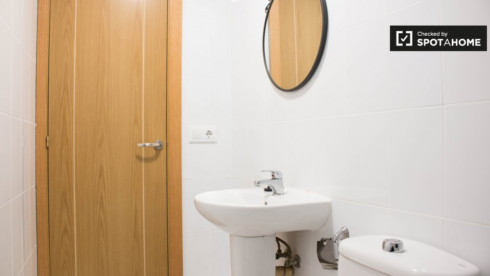 Double room Barcelona, 3 beds — photo 13