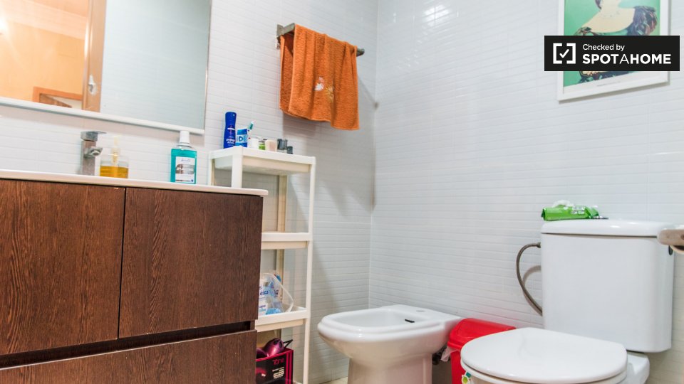 Double room Valencia, 2 beds, 68m² — photo 16