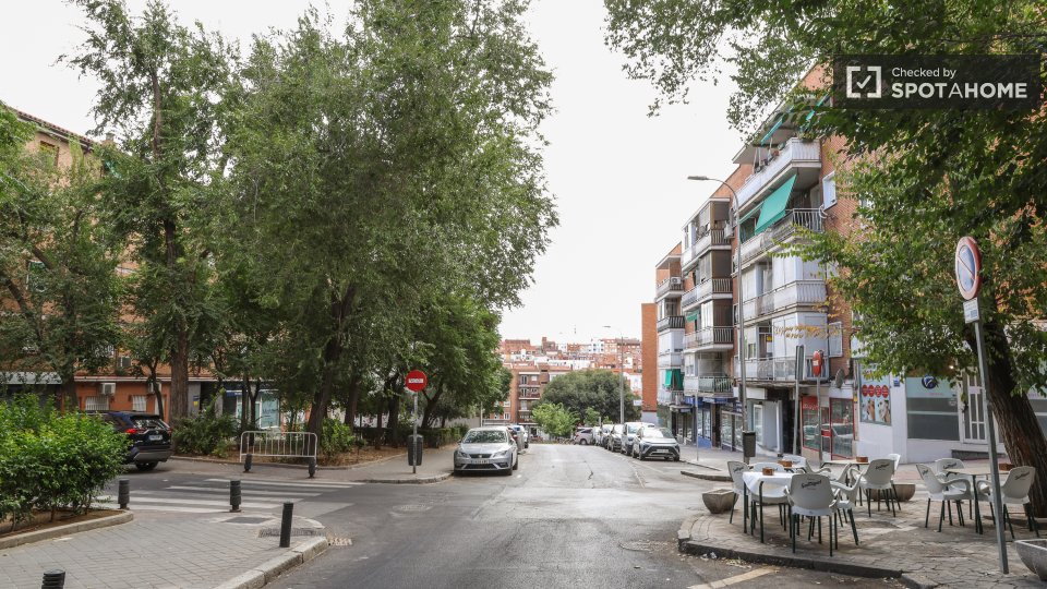 Double room Madrid, 3 beds, 85m² — photo 34