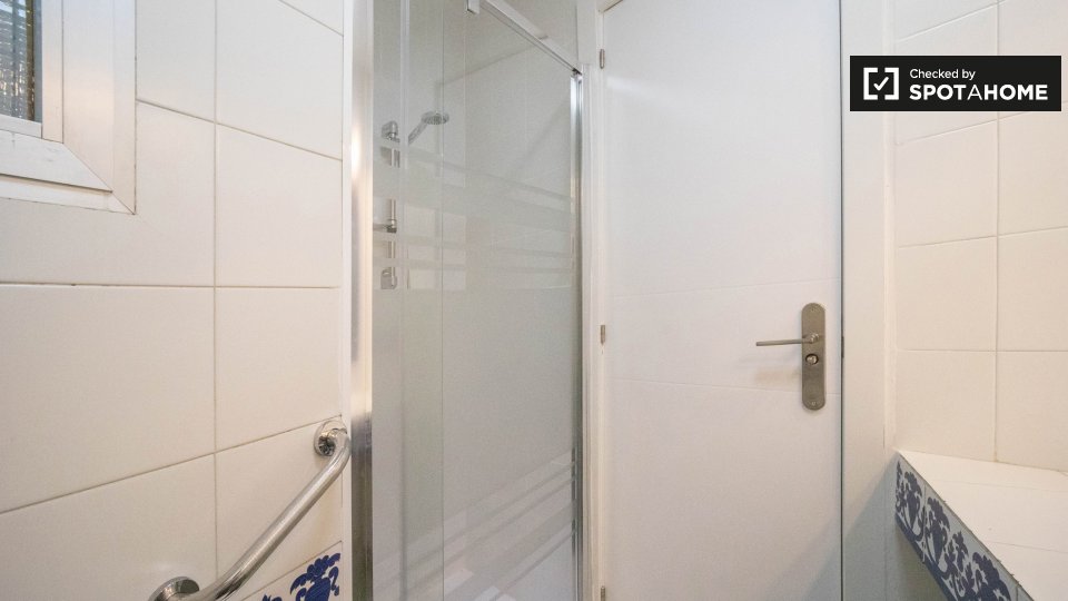 Double room Madrid, 5 beds, 110m² — photo 19