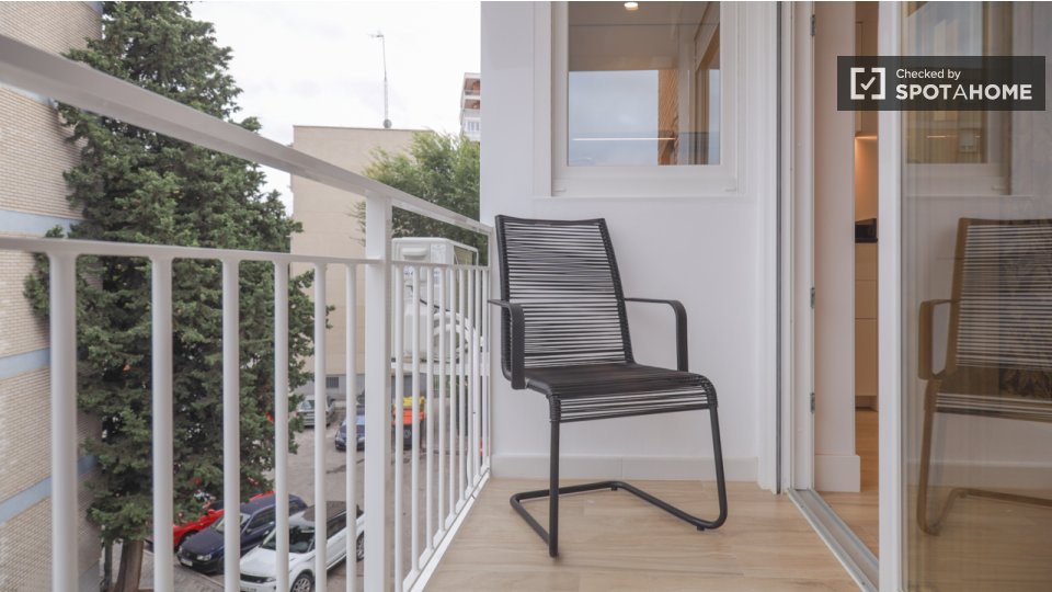 Double room Madrid, 3 beds — photo 19